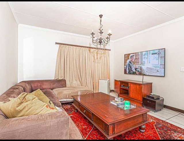 3 BEDROOM APARTMENT FOR SALE IN SUNNINGHILL